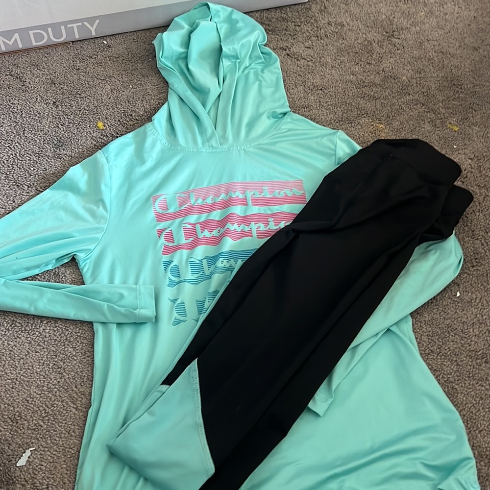 Girls turquoise and black champion athletic set Size 10/12
